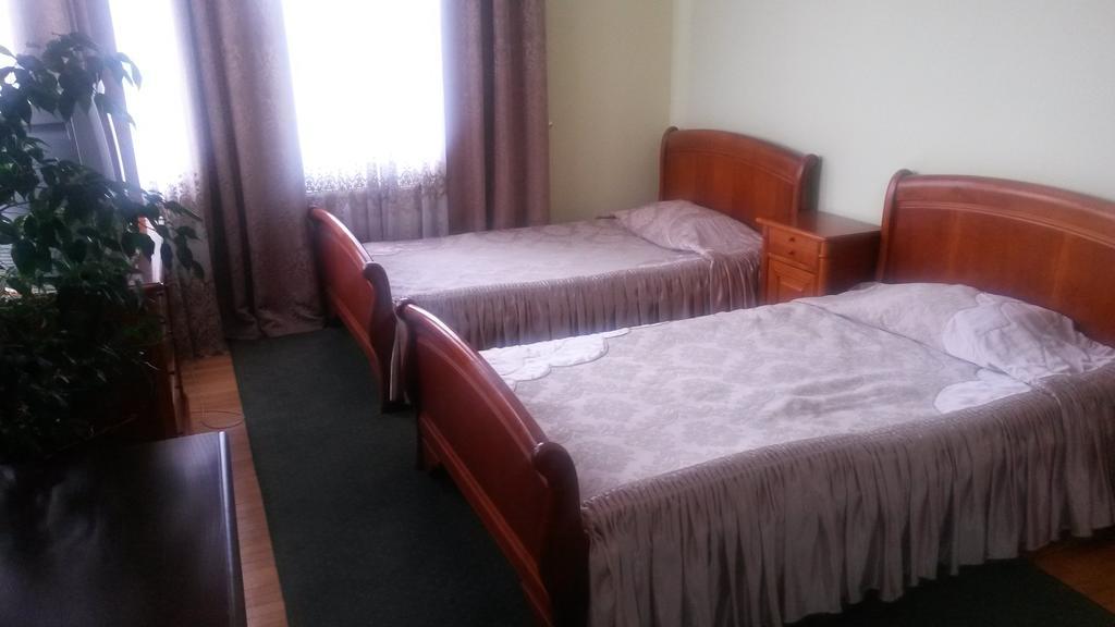 Marlen Hotel 罗夫诺 外观 照片